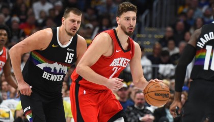 2场37分钟，狂揽12个前场篮板！火箭第3中锋太霸气，忘了亚当斯吧