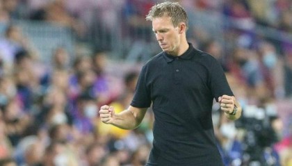 莱万：我的第1球并不容易 穆勒：本来没想到射门