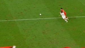 kaiyun-场地情况不佳！记者：西安国际足球中心连下五天雨，草皮撑不住了