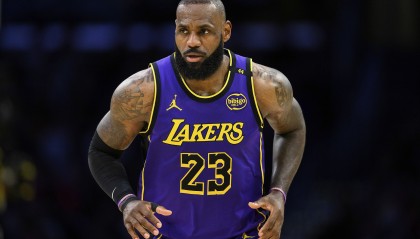 名记：各方消息人士都模棱两可 我现在认为詹姆斯交易并非没可能