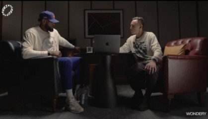 开云体育下载-詹姆斯：只要辅助手伸直了推开对手就是进攻犯规 可以用肩膀对抗