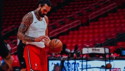 火箭三喜临门，替补中锋正式续约，外线核心知耻后勇埋头苦练